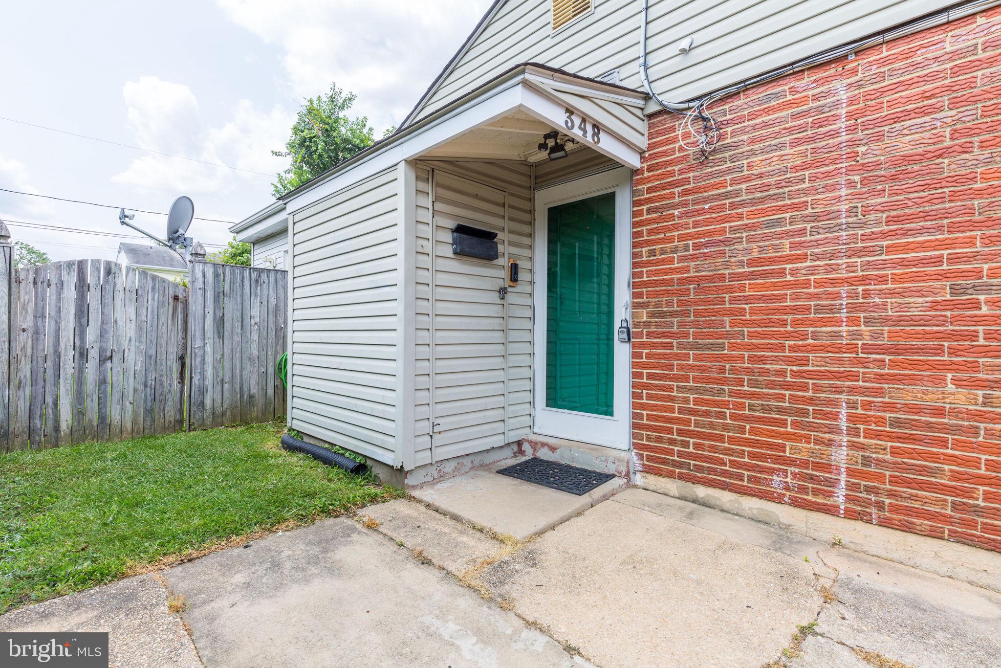 348 Suter Road Catonsville, MD 21228 - Photo 7 of 38