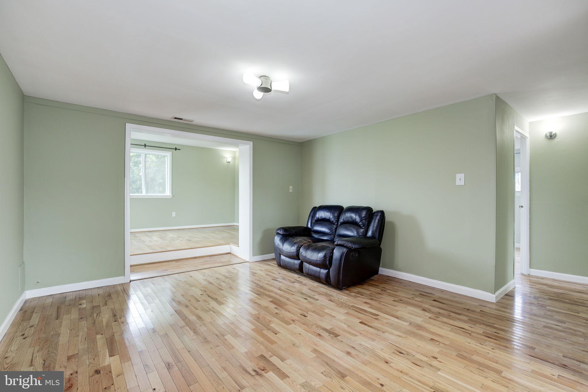 348 Suter Road Catonsville, MD 21228 - Photo 8 of 38