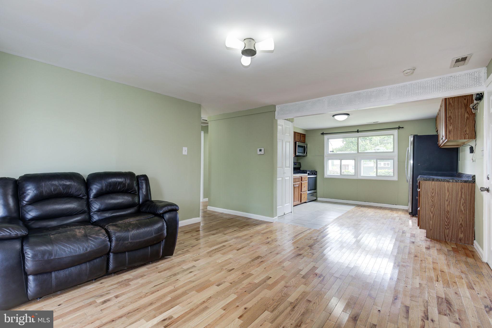 348 Suter Road Catonsville, MD 21228 - Photo 9 of 38