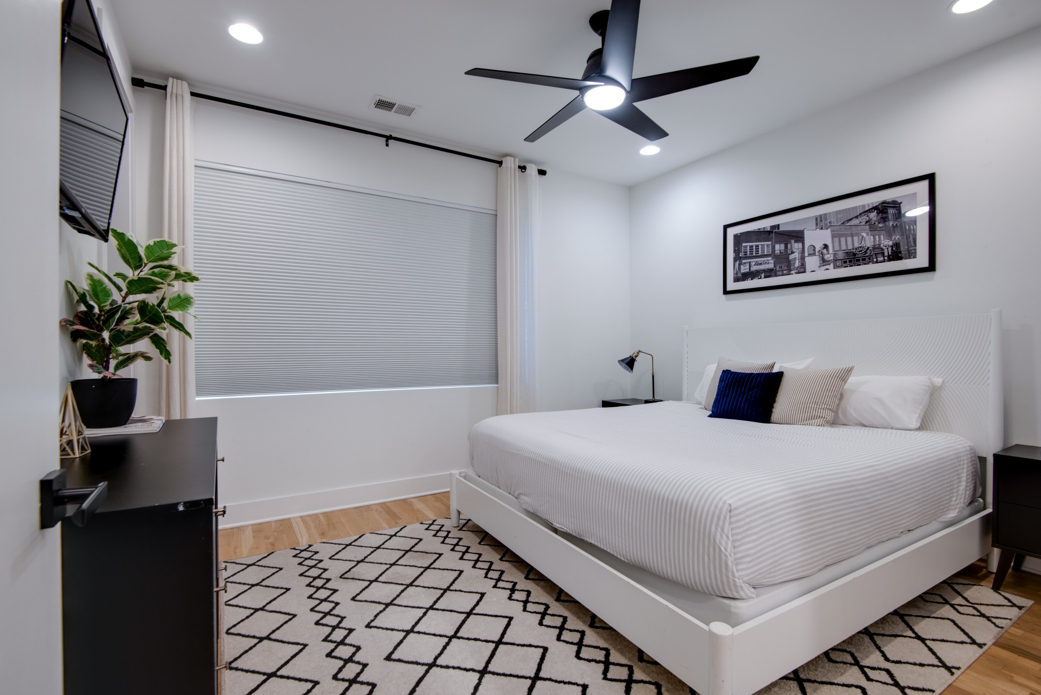 2809 Delaware Avenue, Unit 202 Nashville, TN 37209 - Photo 10 of 40 a bedroom with a bed and a potted plant