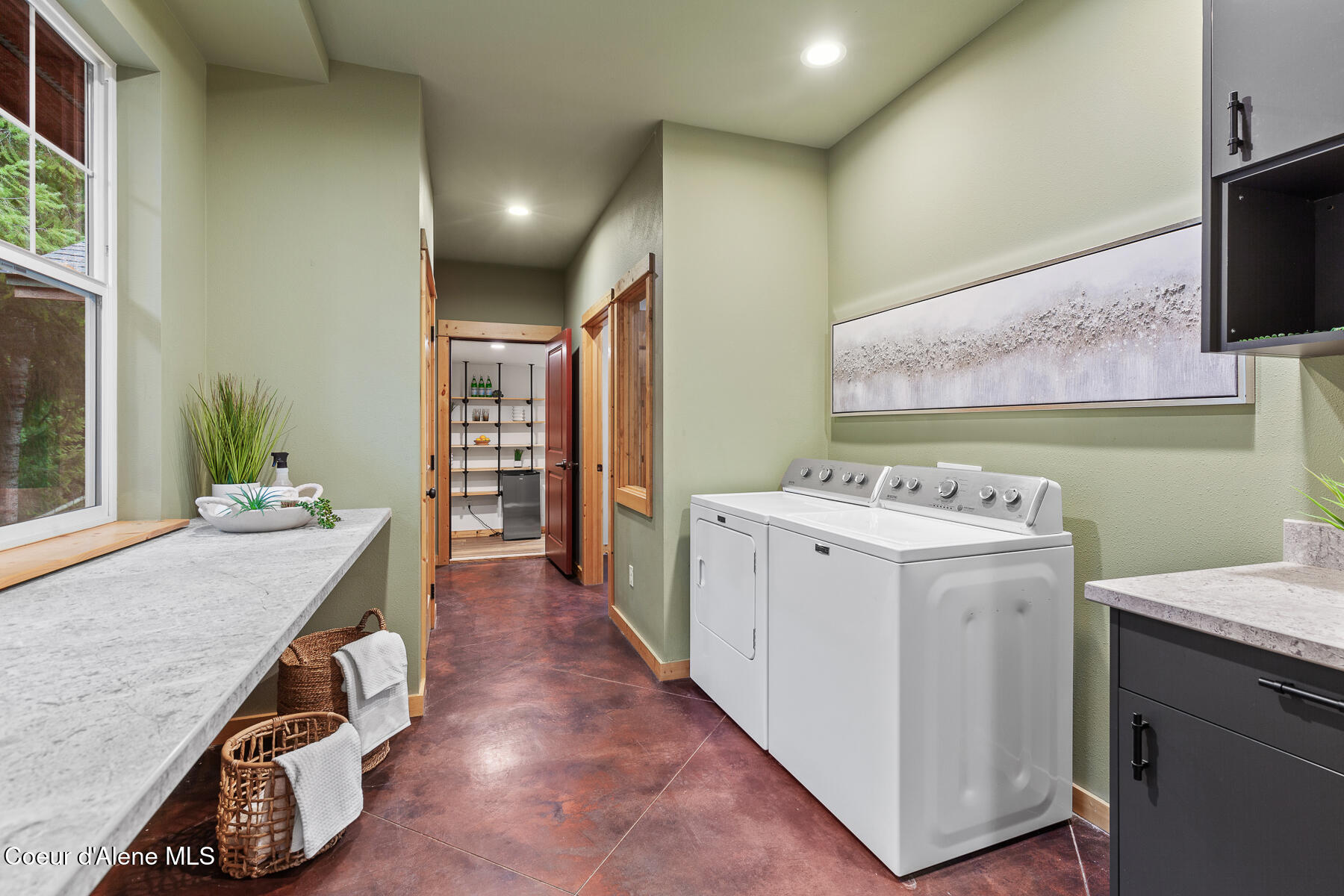 672 Hopkins Road Sandpoint, ID 83864 - Photo 31 of 67 Generous Laundry Facilities