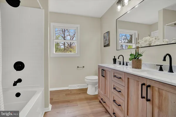 $324,900 | 2700 Thornbridge Road East, York, PA 17408