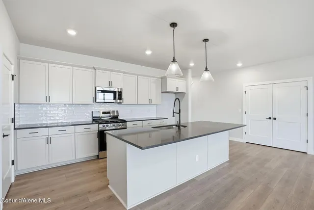 $695,000 | 7065 North Coeur Terre Boulevard, Coeur D'Alene, ID 83815