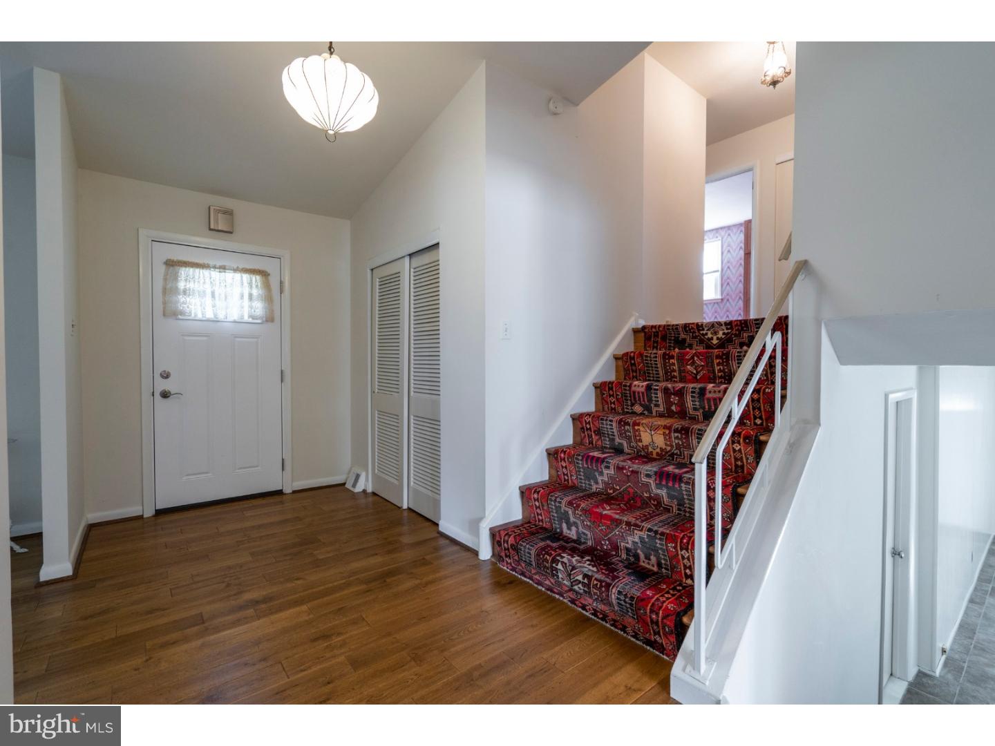 326 Hilltop Road Paoli, PA 19301 - Photo 3 of 24 Foyer