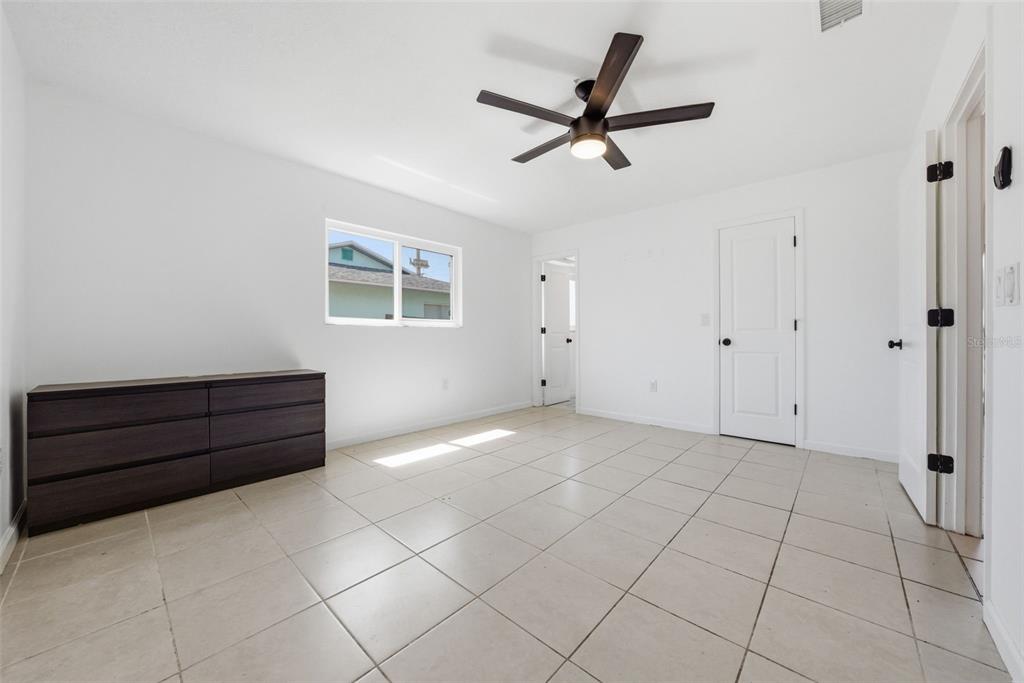 4536 Webber Street Sarasota, FL 34232 - Photo 19 of 45 a view of room and window