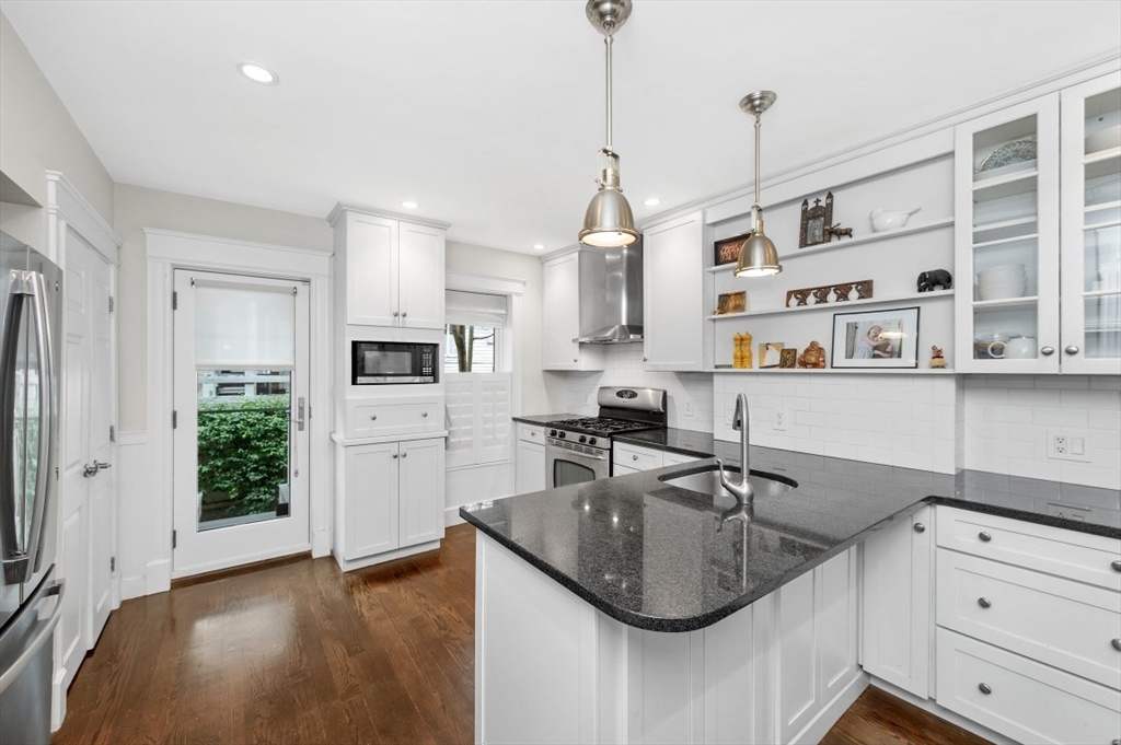 14 Beckler Avenue Boston, MA 02127 - Photo 6 of 24