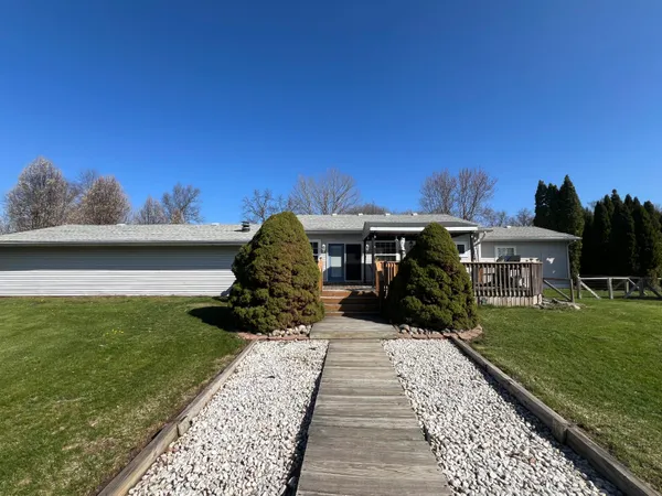 $210,000 | 833 Crauns Lane, Quincy, MI 49082