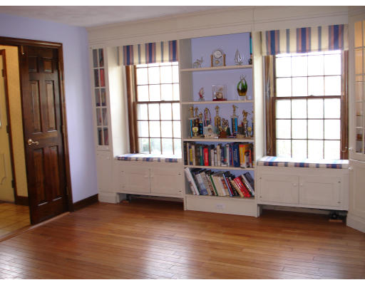 10 Robinson Road Westford, MA 01886 - Photo 9 of 29 Gallery Image 9