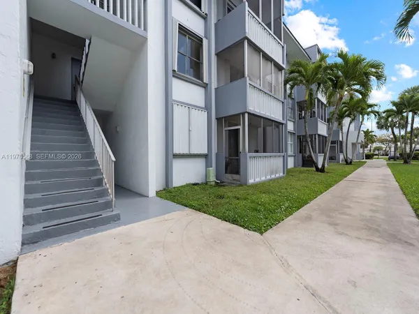 $250,000 | 6701 Northwest 169th Street, Unit B304, Hialeah, FL 33015