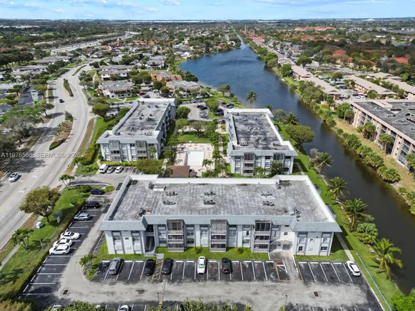 $250,000 | 6701 Northwest 169th Street, Unit B304, Hialeah, FL 33015