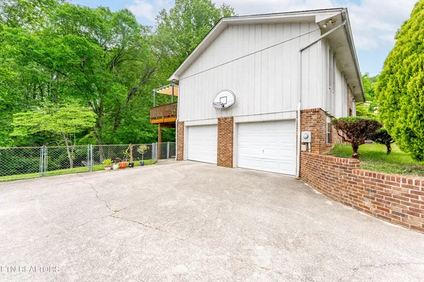 $425,000 | 105 Tidewater Lane, Oak Ridge, TN 37830