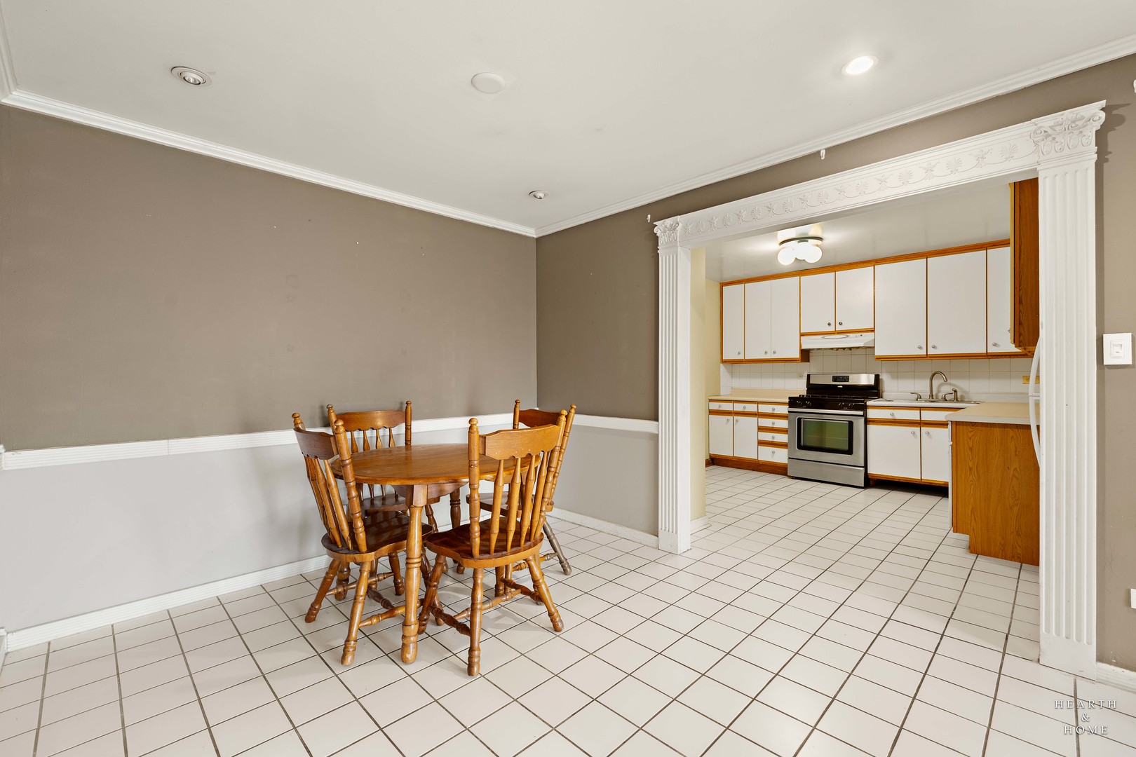 9500 Dee Road, Unit 2F Des Plaines, IL 60016 - Photo 5 of 20 a view of a dining room with furniture