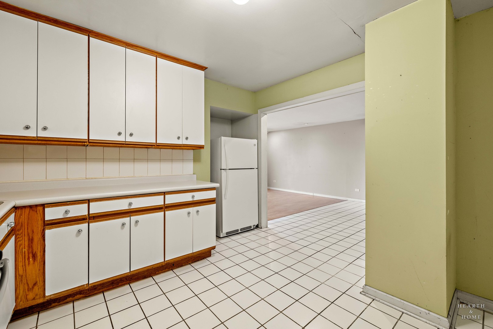 9500 Dee Road, Unit 2F Des Plaines, IL 60016 - Photo 8 of 20 a kitchen with stainless steel appliances granite countertop a refrigerator a stove and a sink