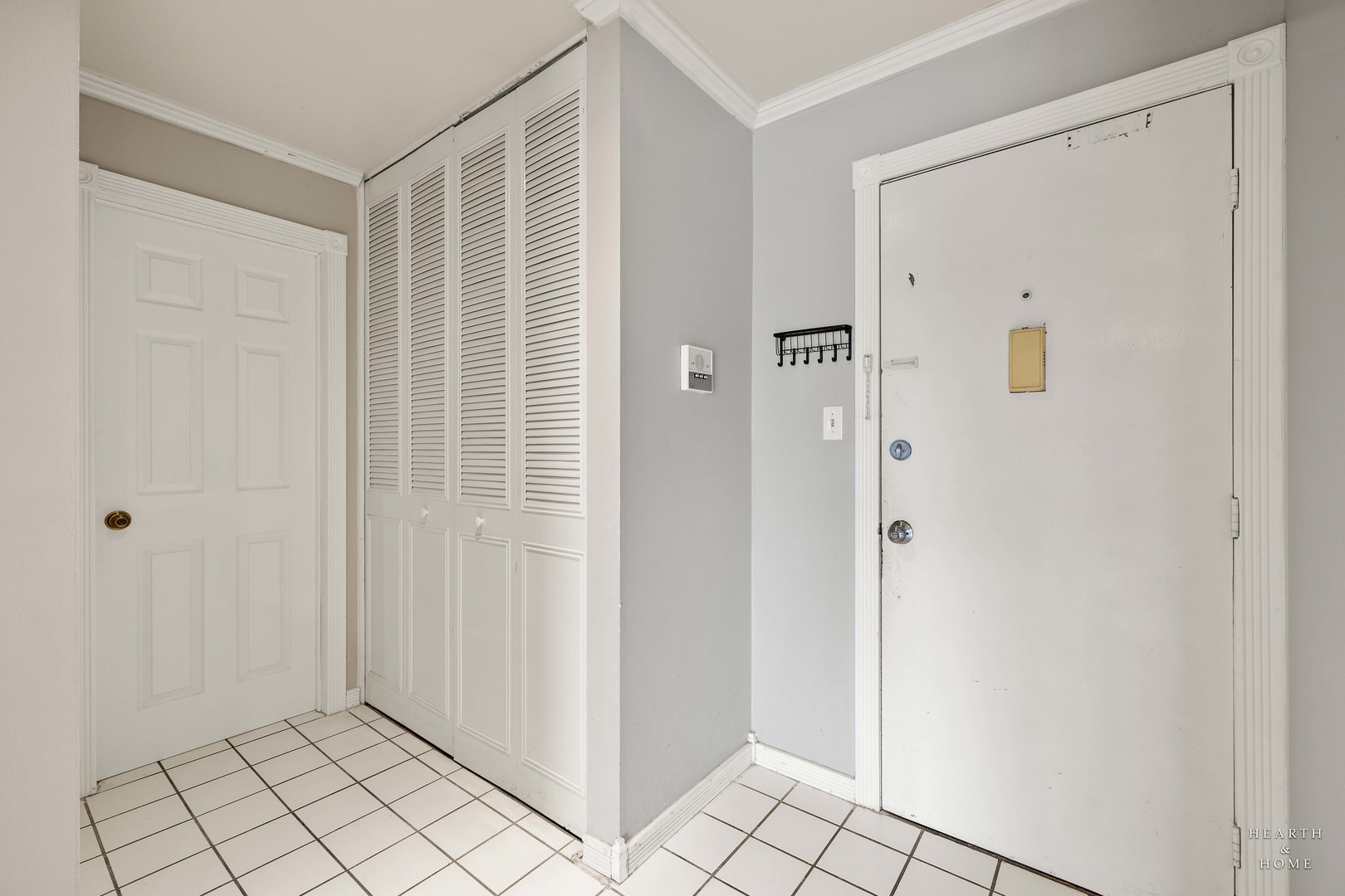 9500 Dee Road, Unit 2F Des Plaines, IL 60016 - Photo 10 of 20 a view of an empty room
