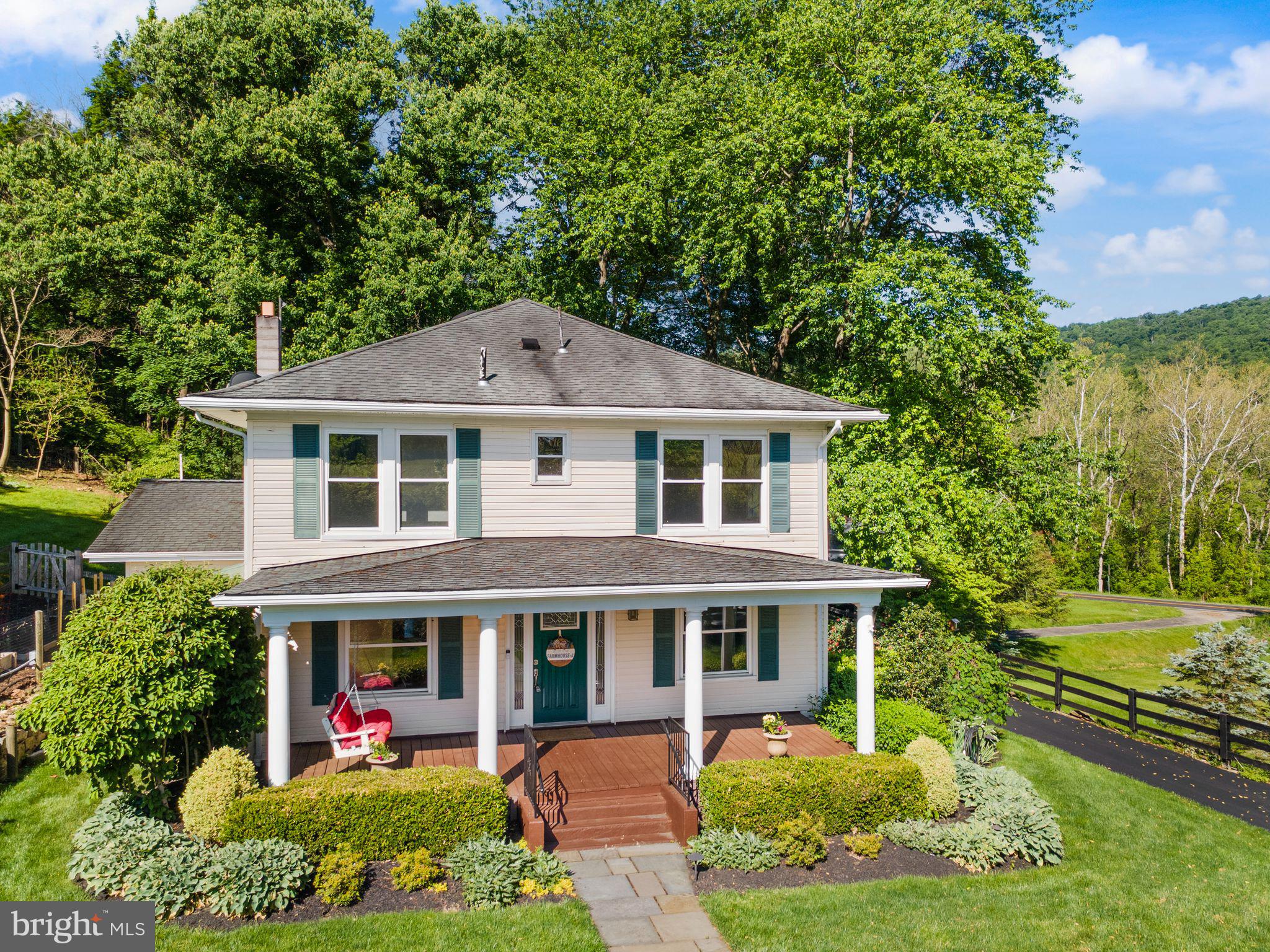 37151 Branchriver Road Purcellville, VA 20132 - Photo 2 of 63 a front view of a house with a yard