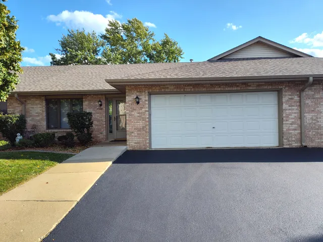 $299,000 | 2628 Eagle Drive, Unit 2628, Joliet, IL 60436