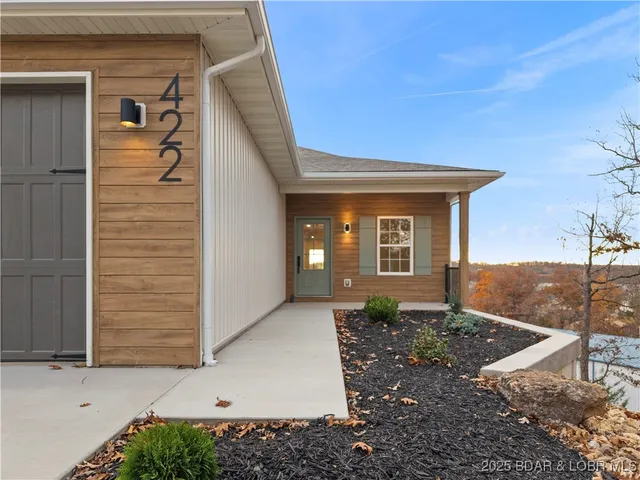 $875,000 | 422 Outer Drive, Lake Ozark, MO 65049