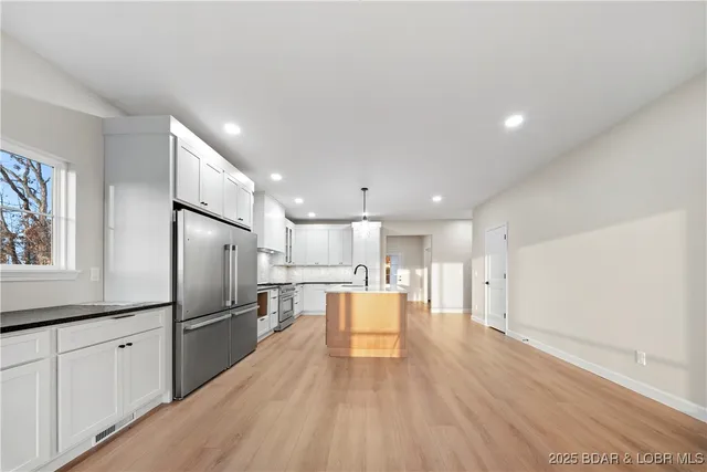 $875,000 | 422 Outer Drive, Lake Ozark, MO 65049