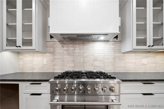 $875,000 | 422 Outer Drive, Lake Ozark, MO 65049