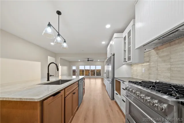 $875,000 | 422 Outer Drive, Lake Ozark, MO 65049