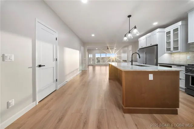 $875,000 | 422 Outer Drive, Lake Ozark, MO 65049