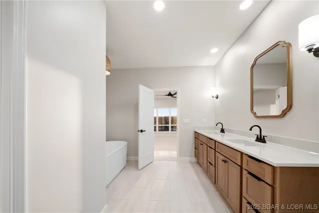 $875,000 | 422 Outer Drive, Lake Ozark, MO 65049