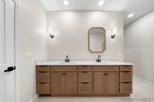 $875,000 | 422 Outer Drive, Lake Ozark, MO 65049