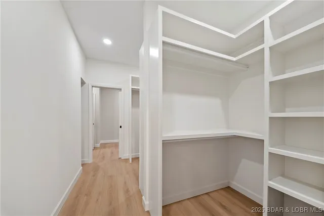 $875,000 | 422 Outer Drive, Lake Ozark, MO 65049