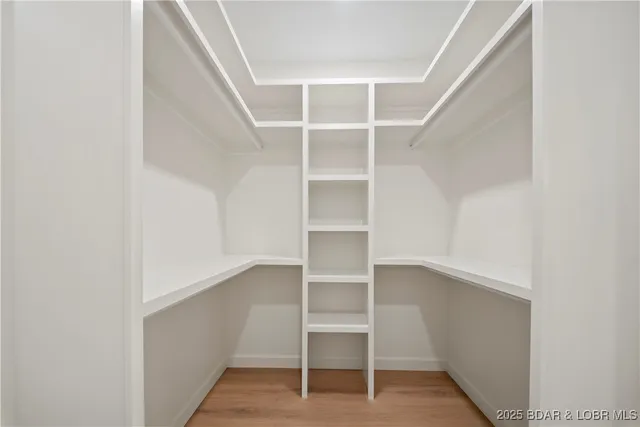 $875,000 | 422 Outer Drive, Lake Ozark, MO 65049