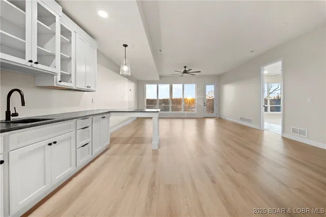 $875,000 | 422 Outer Drive, Lake Ozark, MO 65049