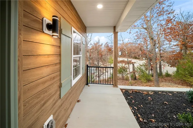 $875,000 | 422 Outer Drive, Lake Ozark, MO 65049