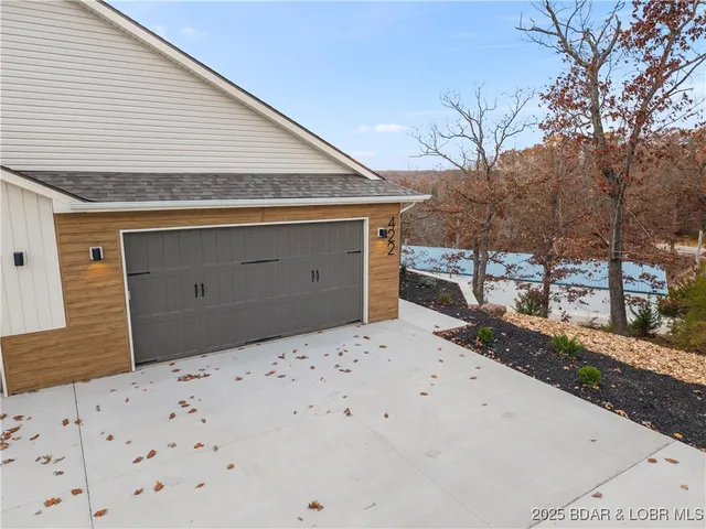 $875,000 | 422 Outer Drive, Lake Ozark, MO 65049