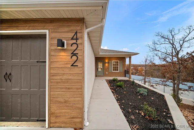$875,000 | 422 Outer Drive, Lake Ozark, MO 65049