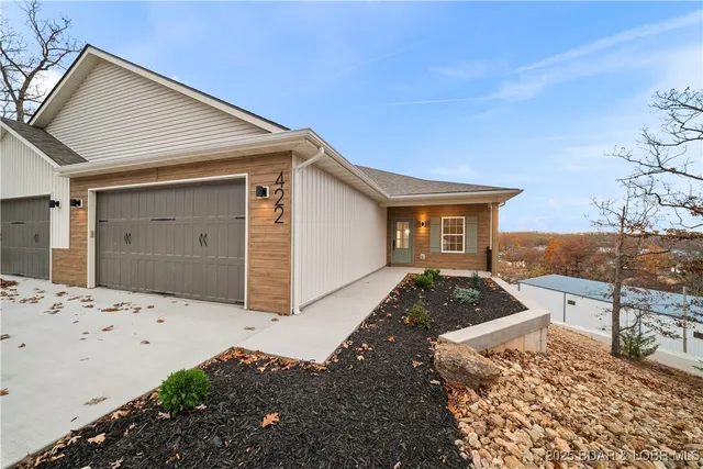 $875,000 | 422 Outer Drive, Lake Ozark, MO 65049