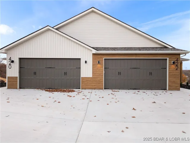 $875,000 | 422 Outer Drive, Lake Ozark, MO 65049