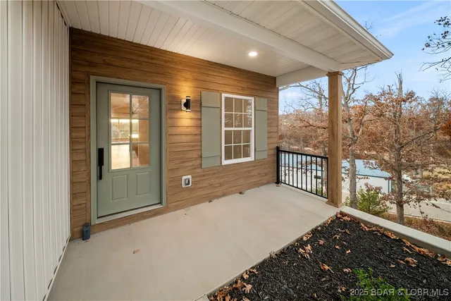 $875,000 | 422 Outer Drive, Lake Ozark, MO 65049