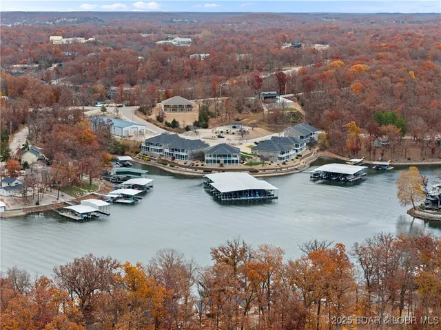$875,000 | 422 Outer Drive, Lake Ozark, MO 65049
