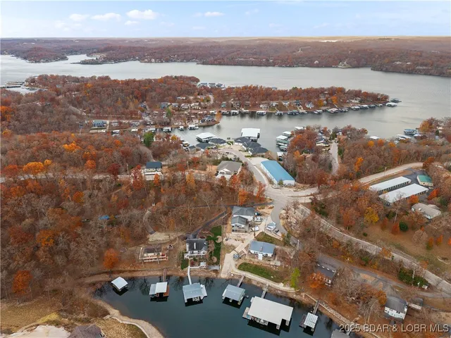 $875,000 | 422 Outer Drive, Lake Ozark, MO 65049