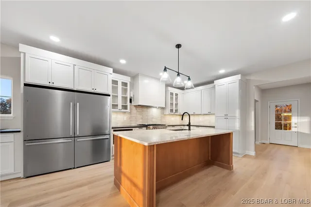 $875,000 | 422 Outer Drive, Lake Ozark, MO 65049