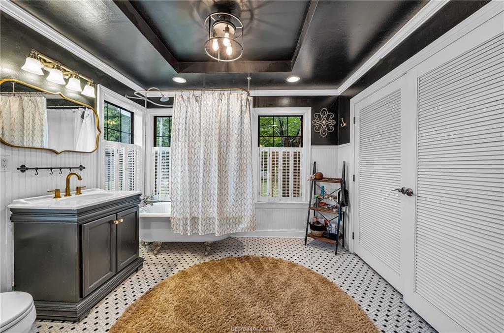 1414 East 29th Street Bryan, TX 77802 - Photo 15 of 21 a view of an entryway with a sink