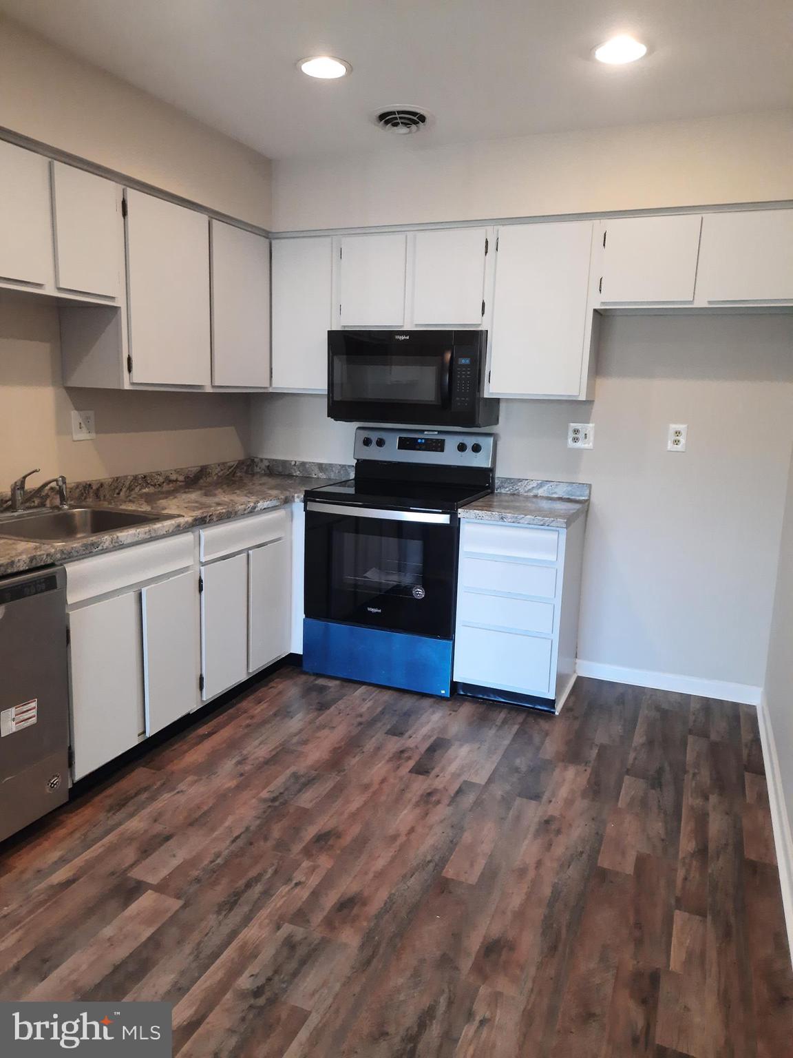 72 Whetstone Road Horsham, PA 19044 - Photo 9 of 20 Updated kitchen