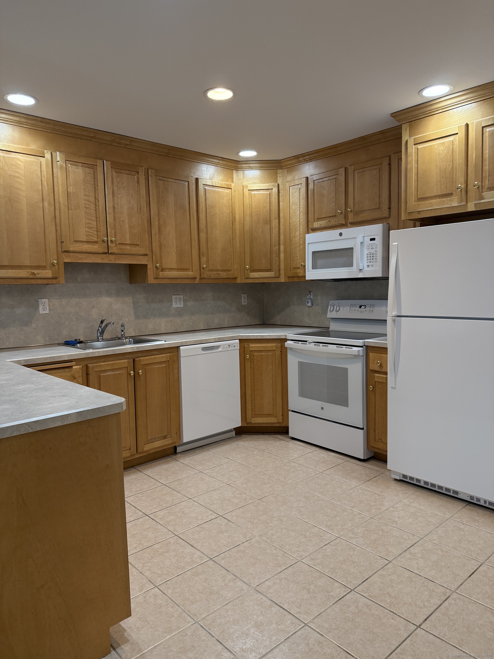 380 Main Street, Unit 7 Wallingford, CT 06492 - Photo 4 of 11