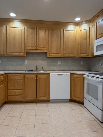 $216,000 | 380 Main Street, Unit 7, Wallingford, CT 06492