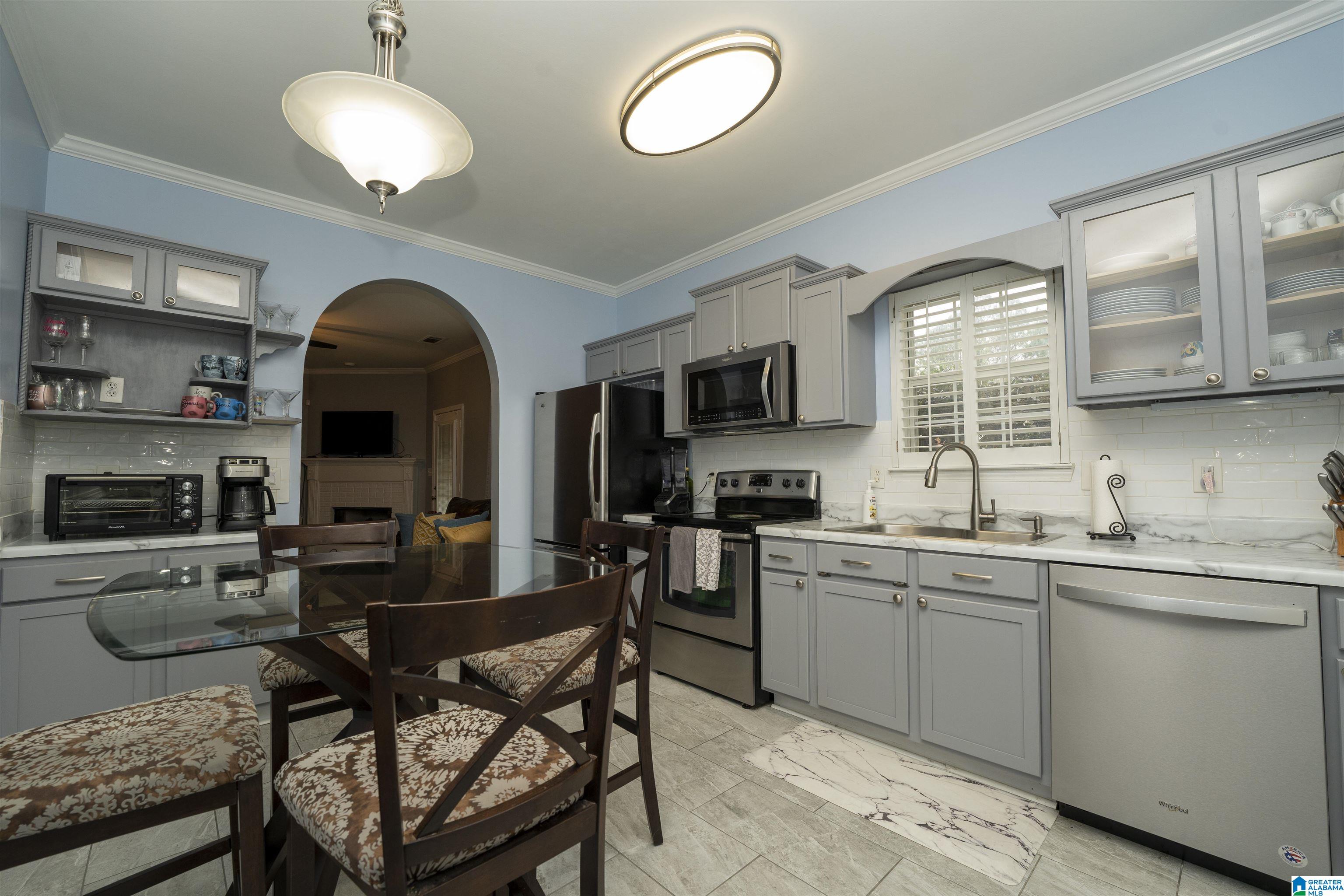201 Cambrian Ridge Trail Pelham, AL 35124 - Photo 4 of 11