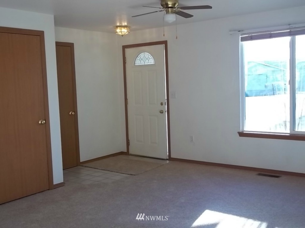 4130 Violet Court Southwest Rochester, WA 98579 - Photo 3 of 20