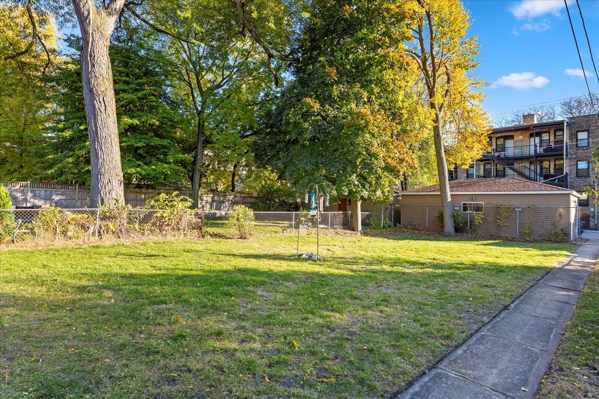 1421 West Juneway Terrace Chicago, IL 60626 - Photo 9 of 40 a swimming pool with outdoor seating and yard