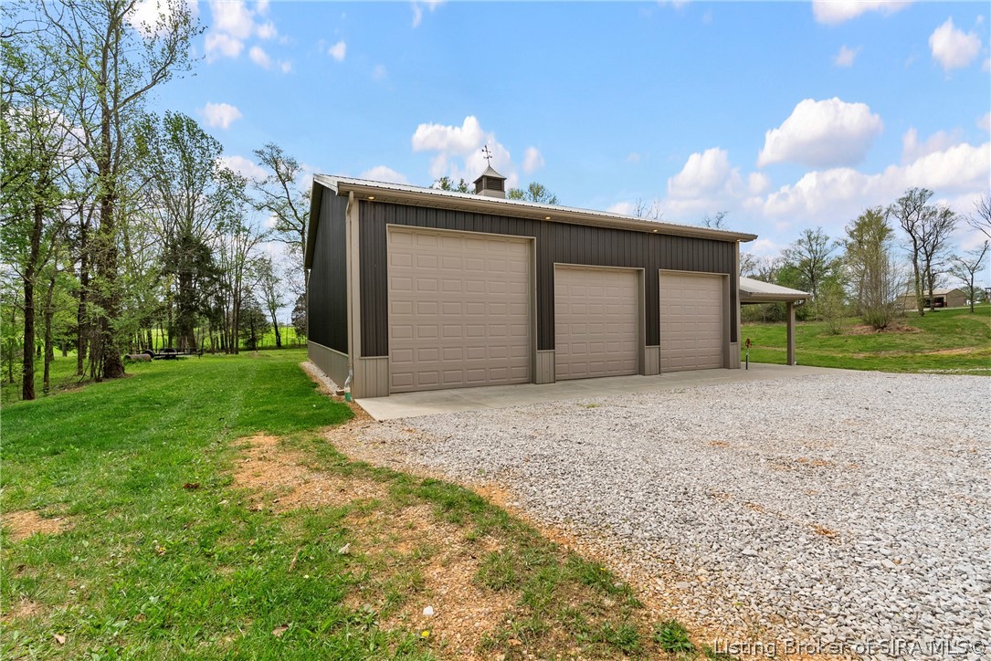 2167 Wiseman Road Southeast Corydon, IN 47112 - Photo 62 of 88 1 14x10’ door
2 12x10’ doors