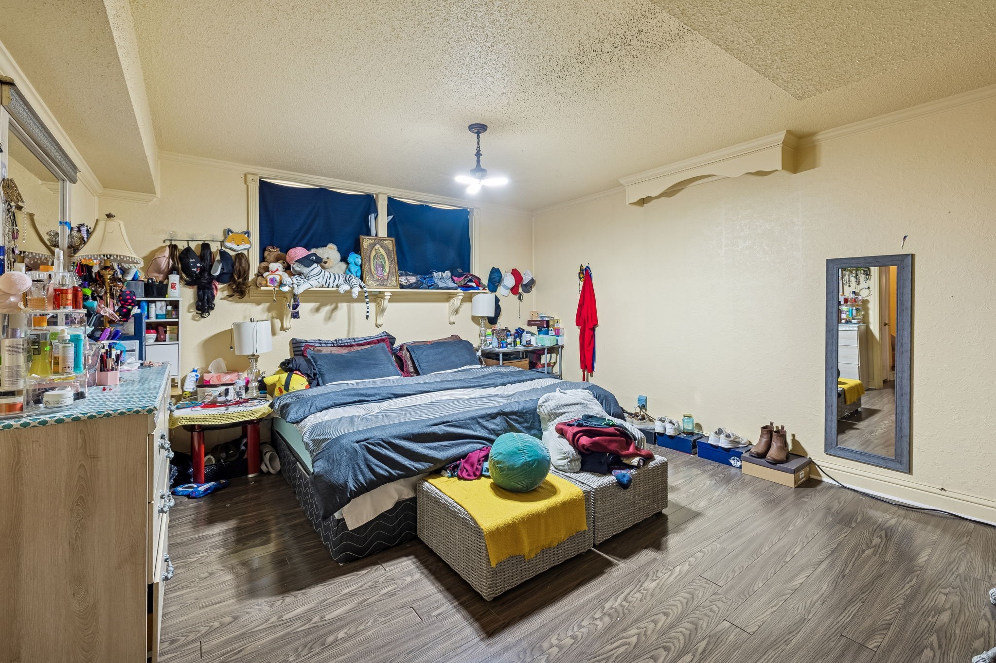 512 Rural Hill Road Nashville, TN 37217 - Photo 16 of 16 a living room with lots of furniture and a wooden floor