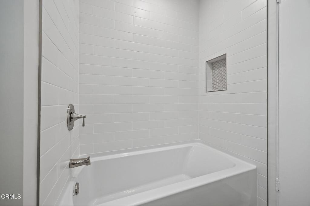 310 Prospect Street Oak View, CA 93022 - Photo 24 of 38 a bathroom with a bathtub