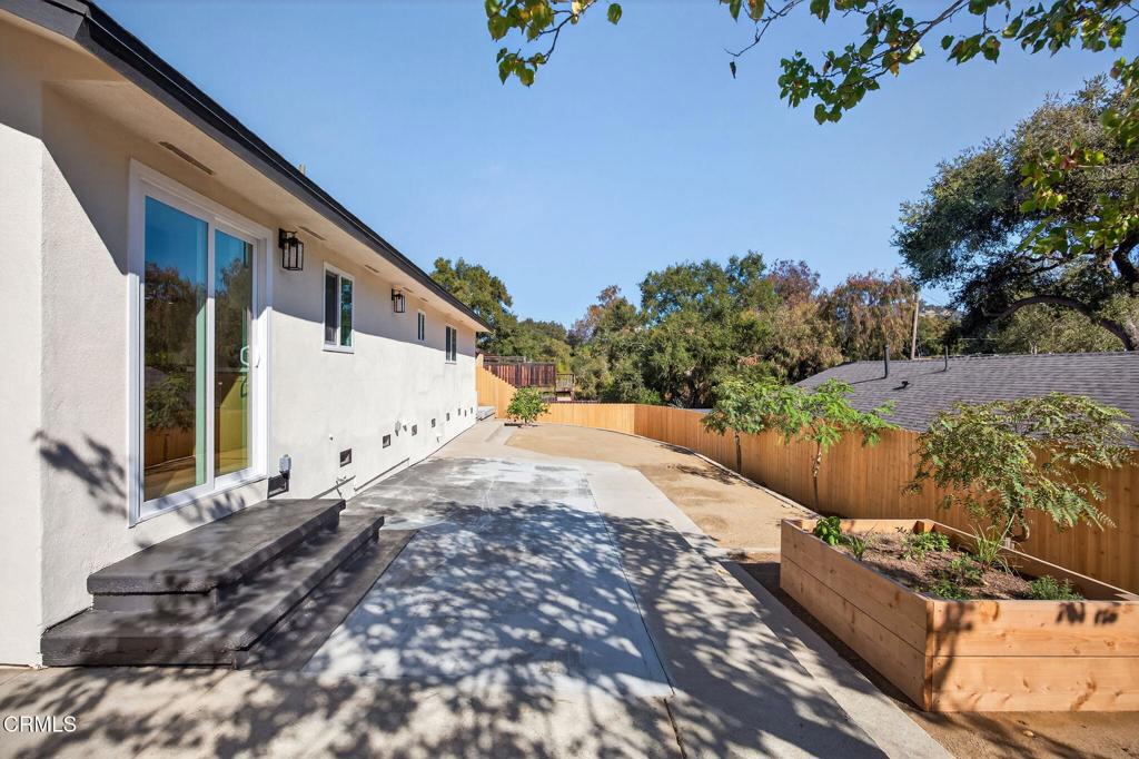 310 Prospect Street Oak View, CA 93022 - Photo 33 of 38 a backyard of a house